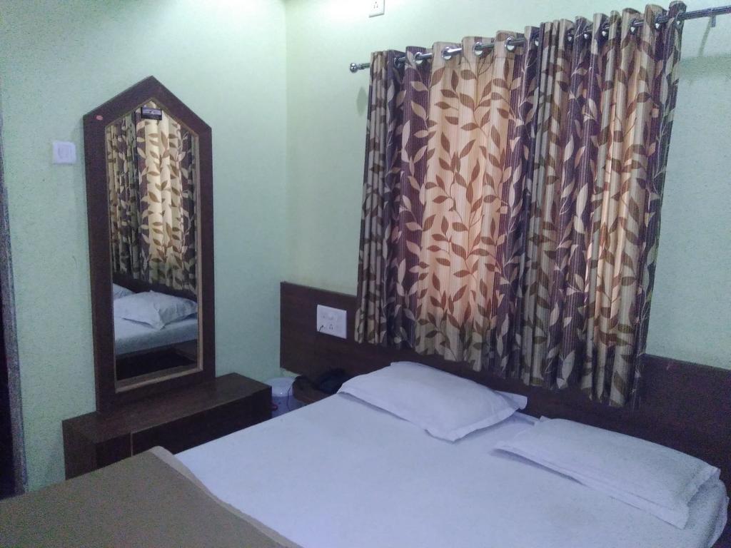 Sri Sai Sannidhi Hotel Shirdi Exterior photo