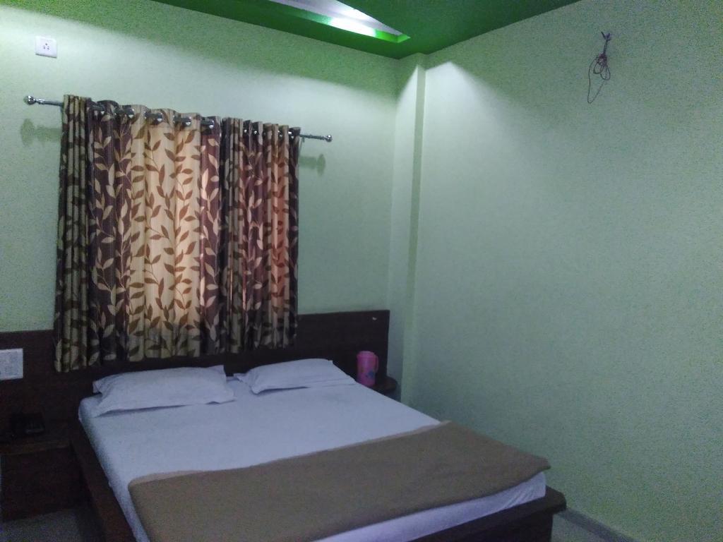 Sri Sai Sannidhi Hotel Shirdi Exterior photo